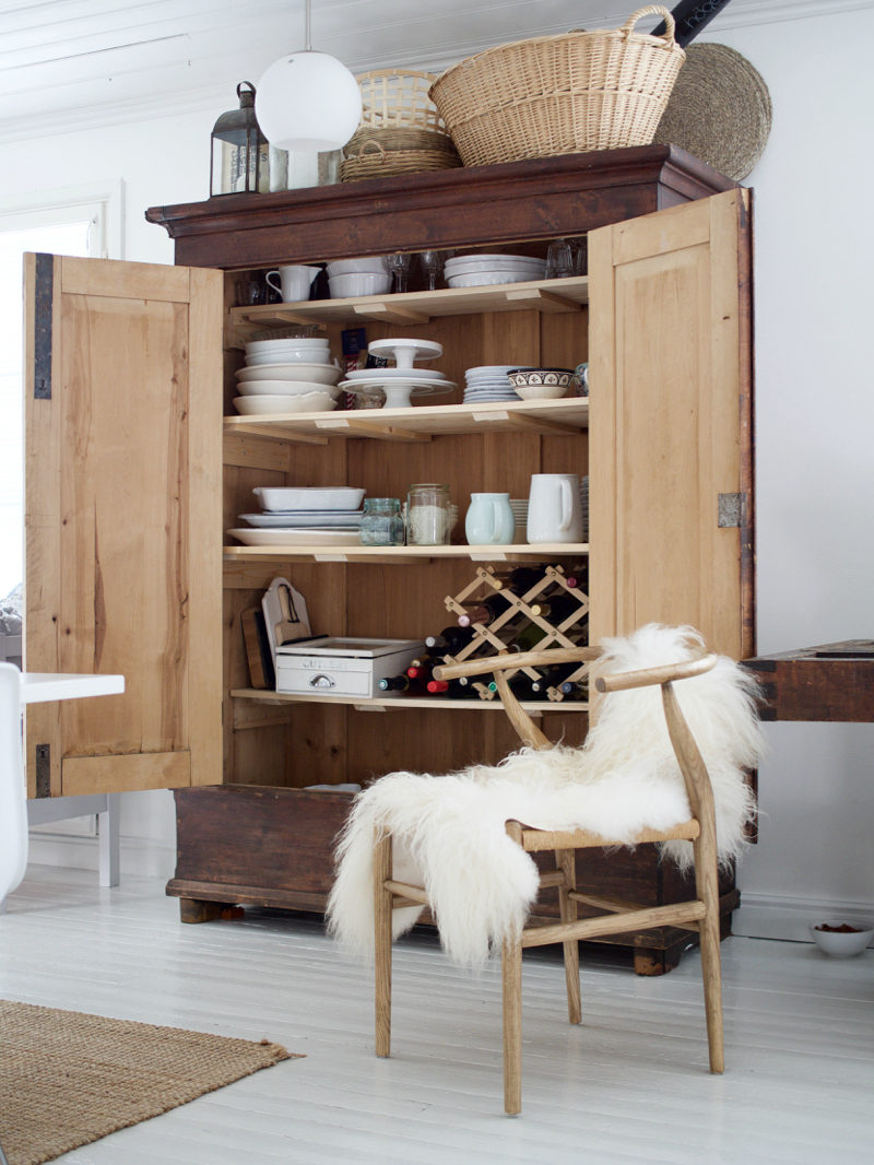 kitchen cupboard 